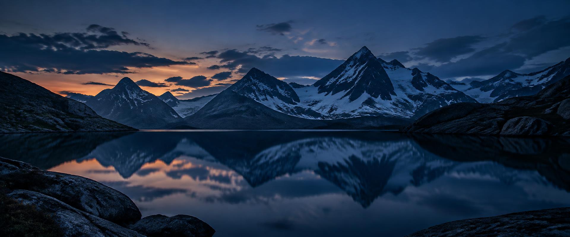 Paesaggio alpino al tramonto